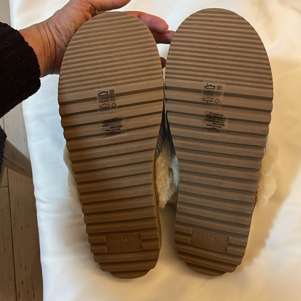 J. CREW Cozy Blue Cable Knit Slippers with Faux Fur - Picture 4 of 7